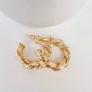 NWT Treasure Jewels The Jennifer Hoop Earrings Gold